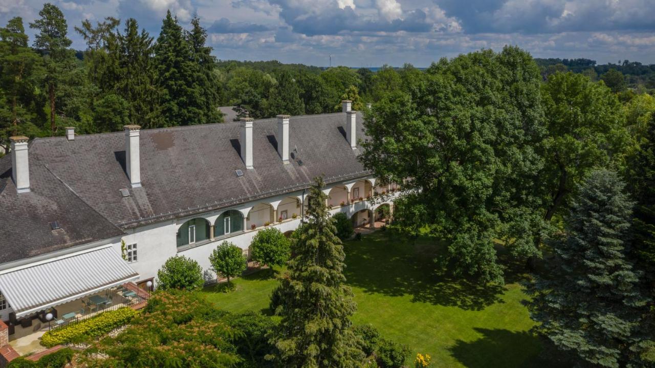 Boutique Hotel Zum Oberjäger Lackenbach Exterior foto